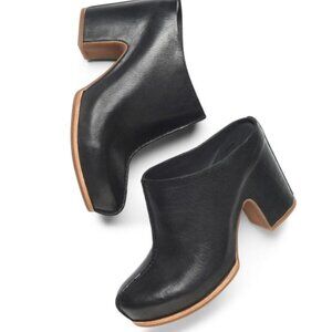 Offered in soft hand-finished full grain leather or suede leather upper Breathab